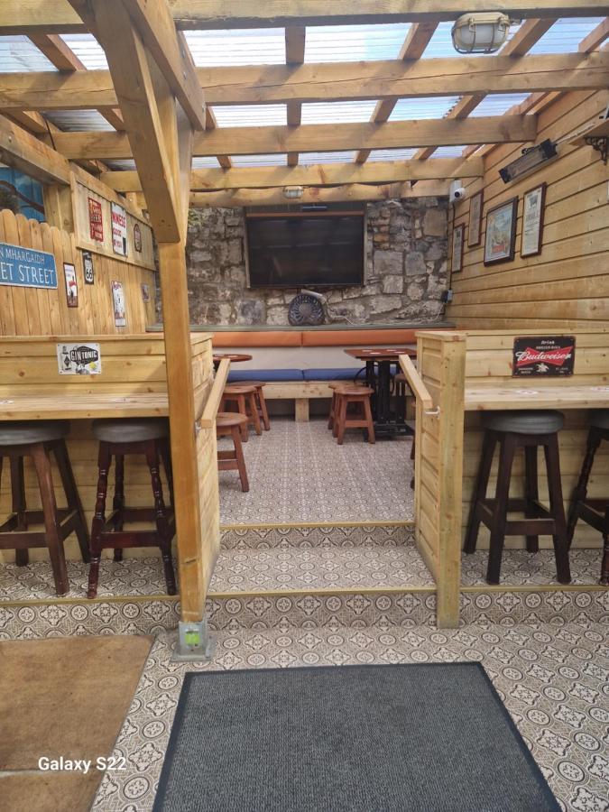 Bounty Bar Otel Trim Dış mekan fotoğraf