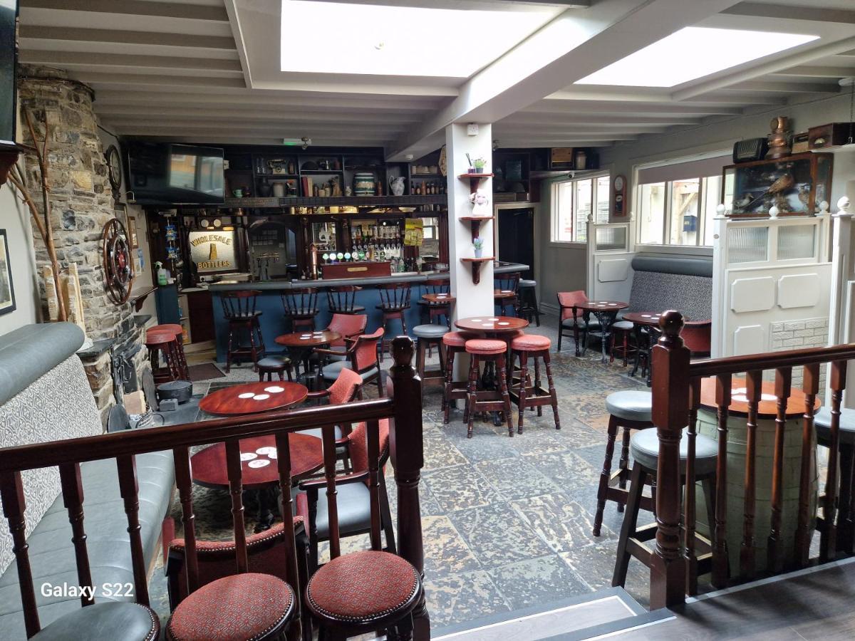 Bounty Bar Otel Trim Dış mekan fotoğraf