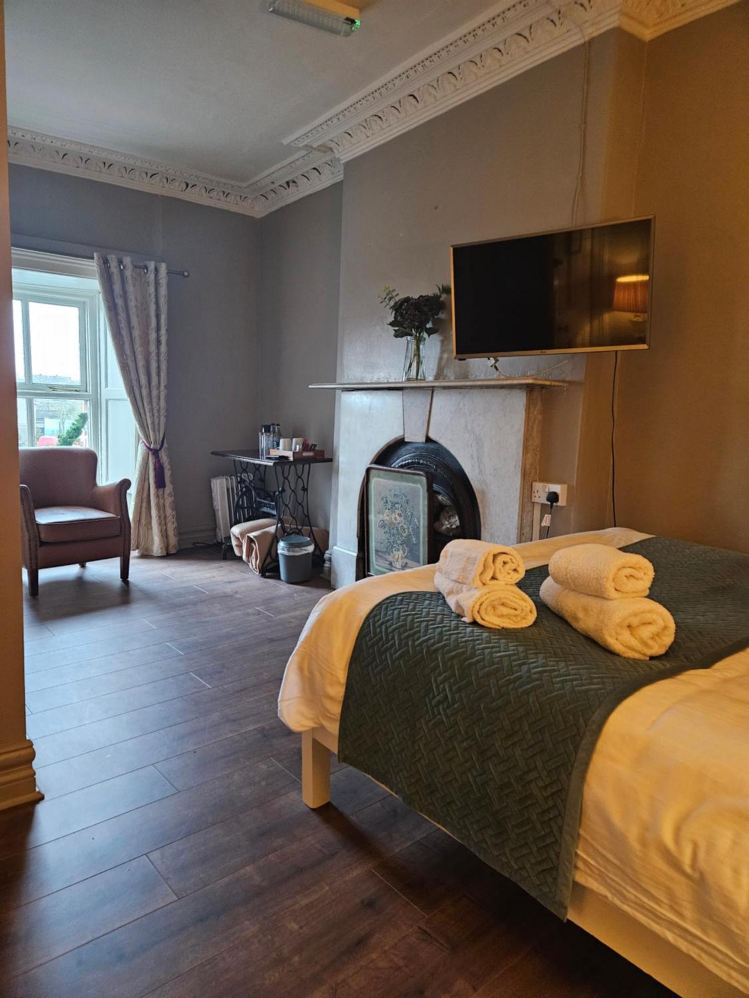 Bounty Bar Otel Trim Dış mekan fotoğraf