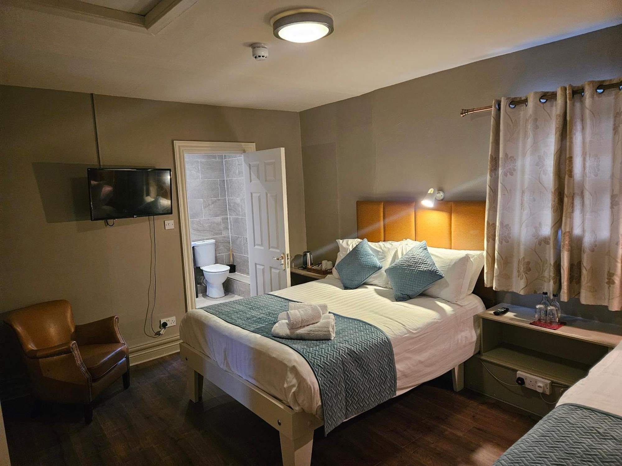 Bounty Bar Otel Trim Dış mekan fotoğraf