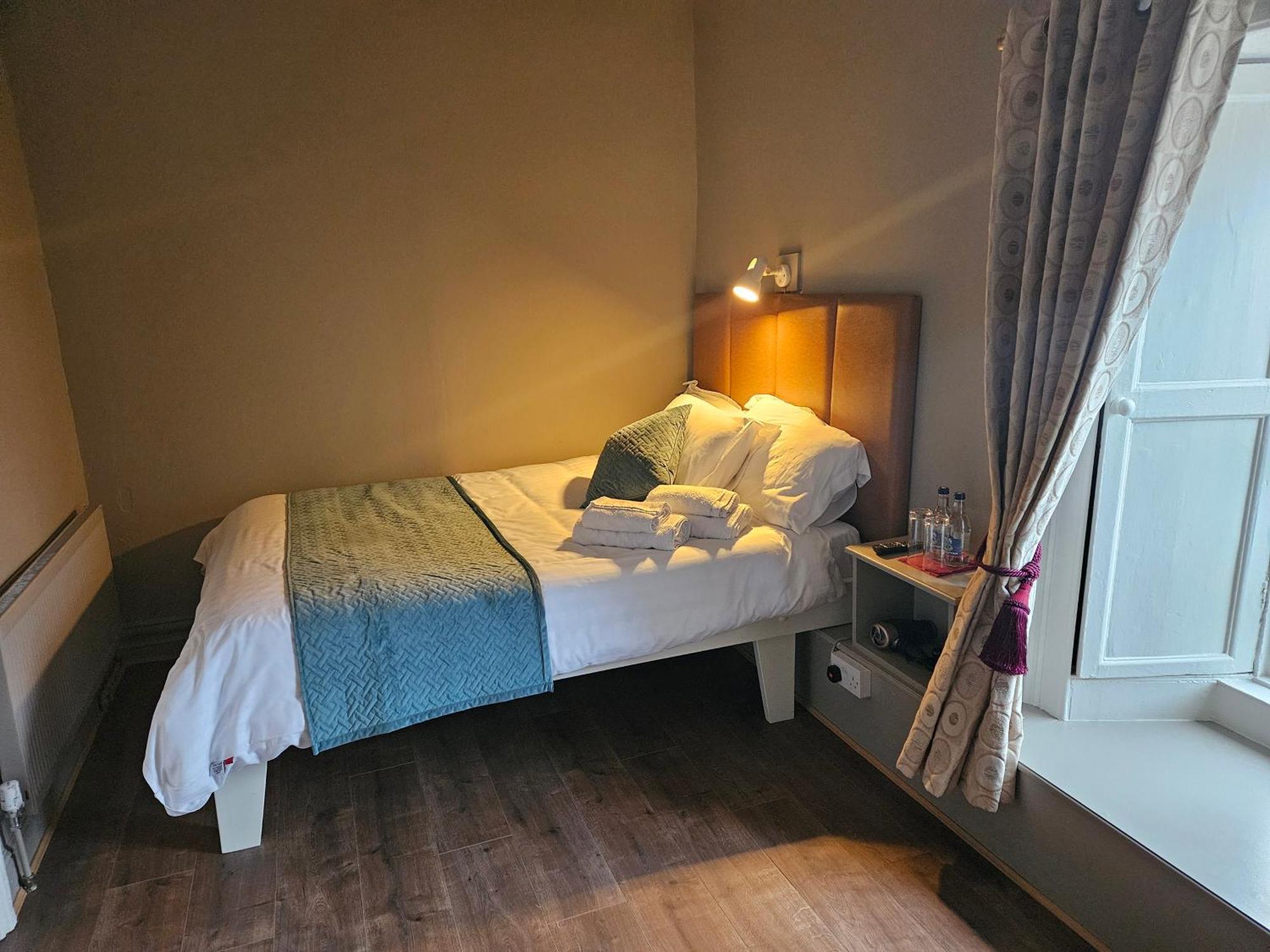 Bounty Bar Otel Trim Dış mekan fotoğraf