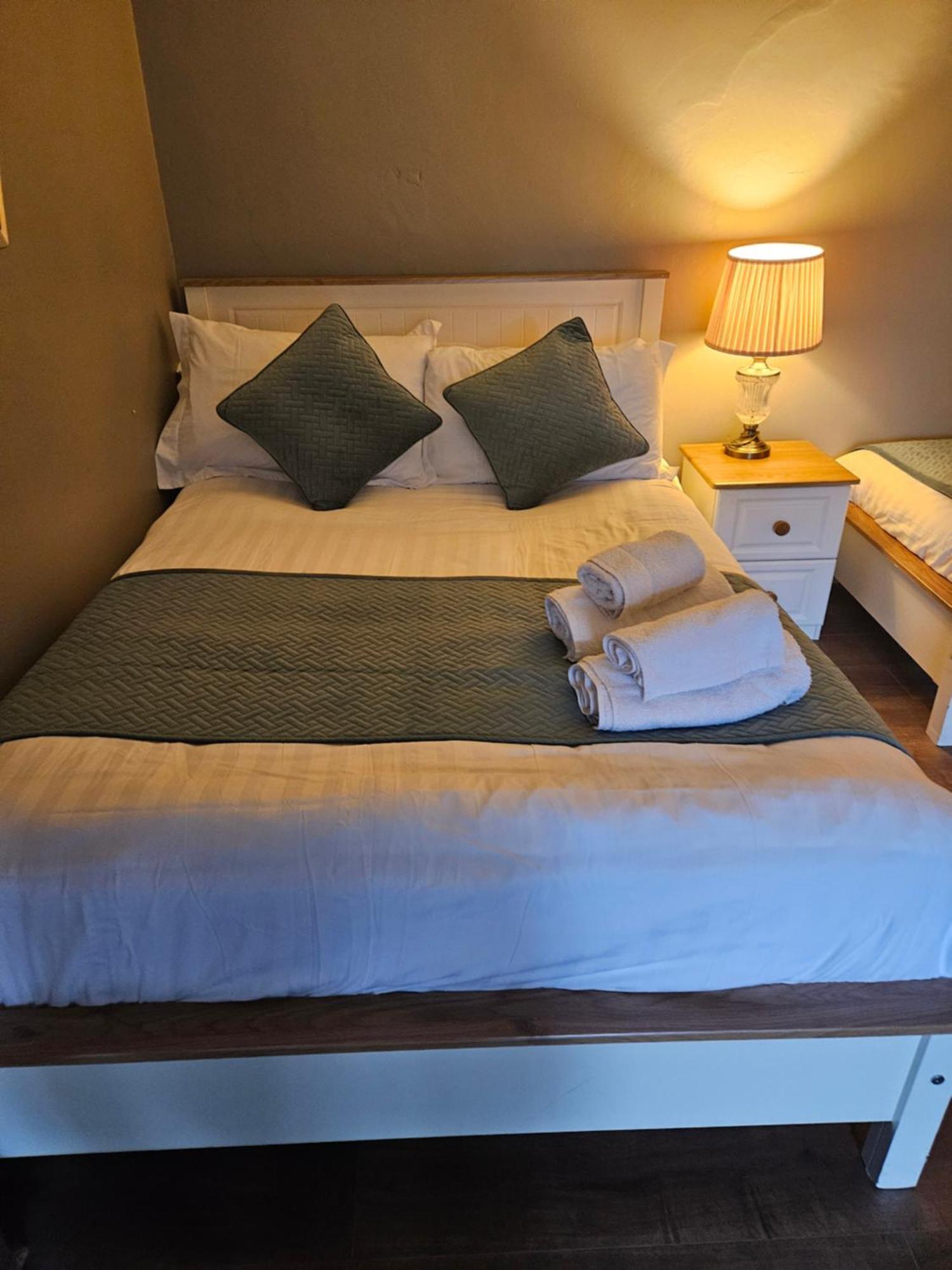Bounty Bar Otel Trim Dış mekan fotoğraf
