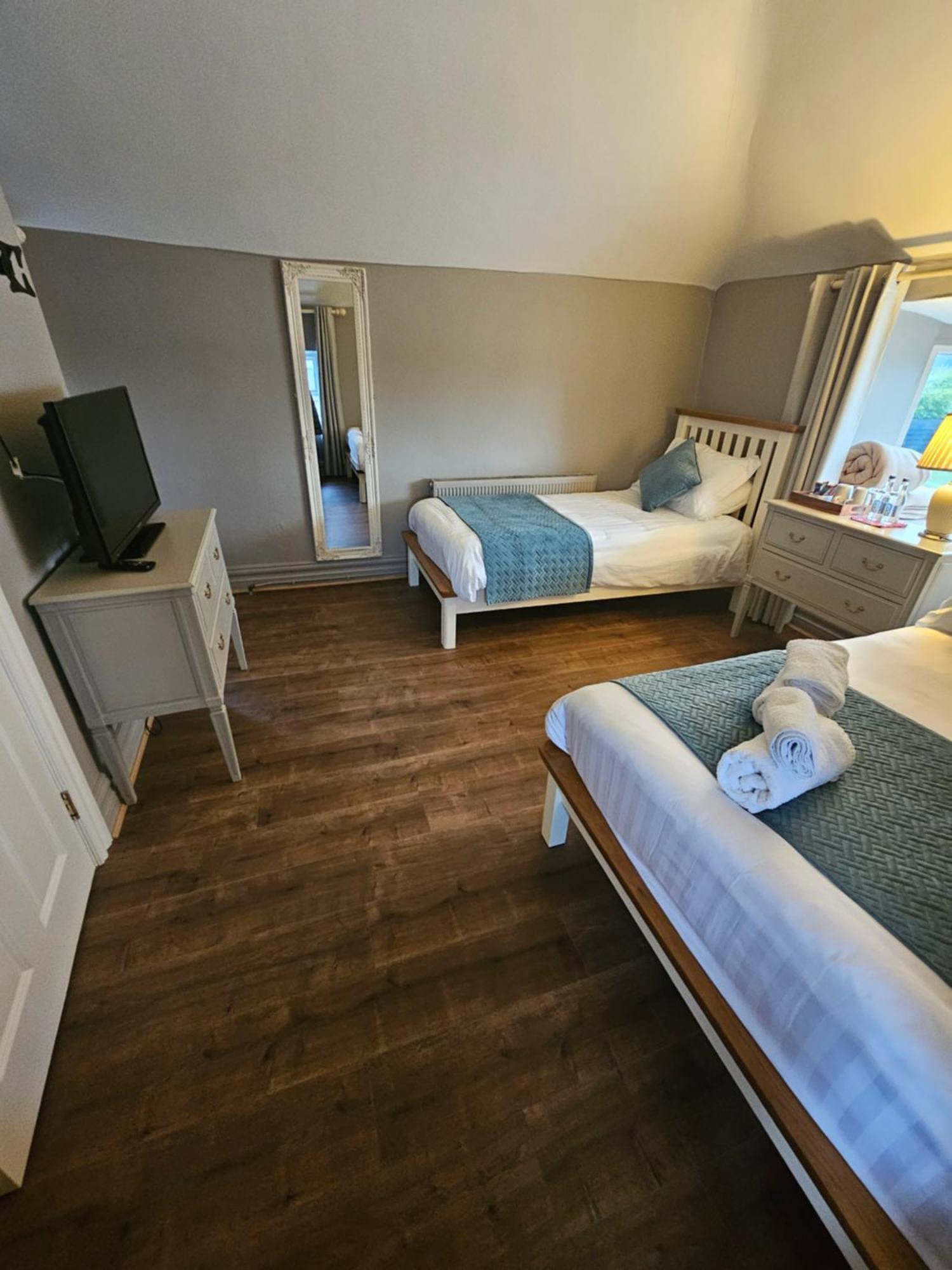 Bounty Bar Otel Trim Dış mekan fotoğraf