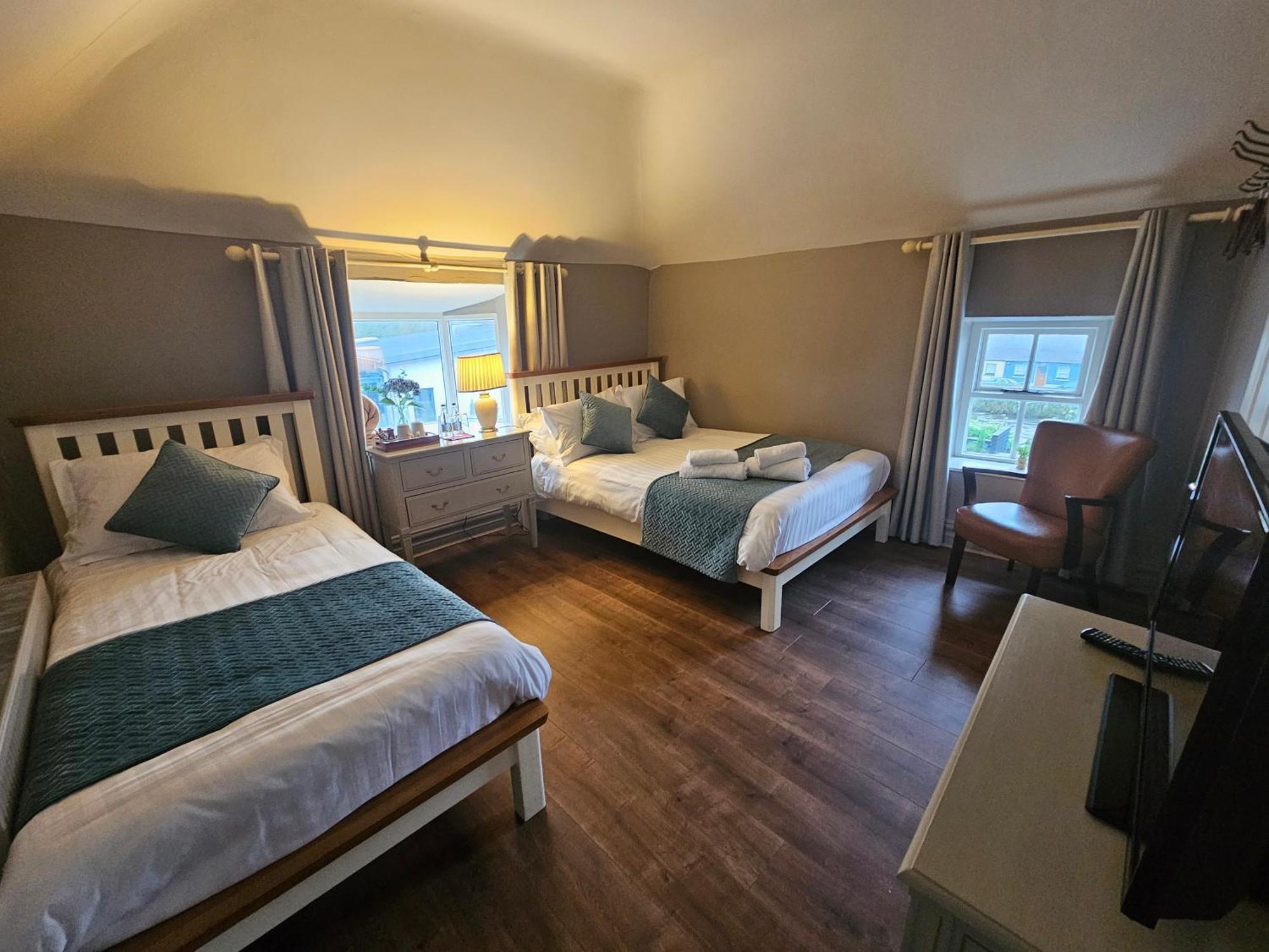 Bounty Bar Otel Trim Dış mekan fotoğraf